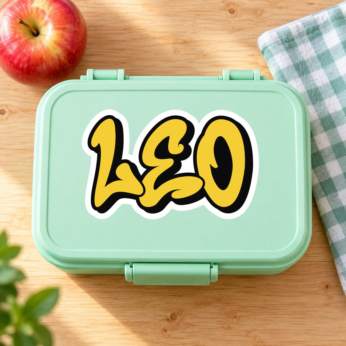Graffiti name sticker – clean-cut design on a kids' lunchbox lid